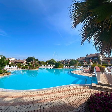 Perla Apartment - 3 Piscine E Un Bar - Desenzano Desenzano del Garda Eksteriør bilde