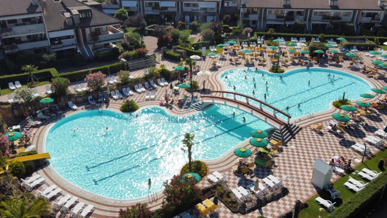 Perla Apartment - 3 Piscine E Un Bar - Desenzano Desenzano del Garda Eksteriør bilde