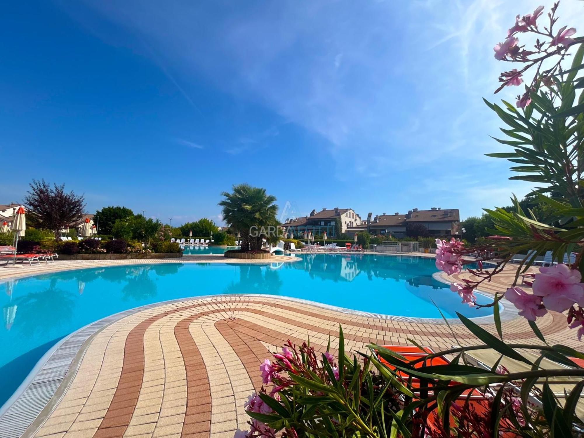 Perla Apartment - 3 Piscine E Un Bar - Desenzano Desenzano del Garda Eksteriør bilde