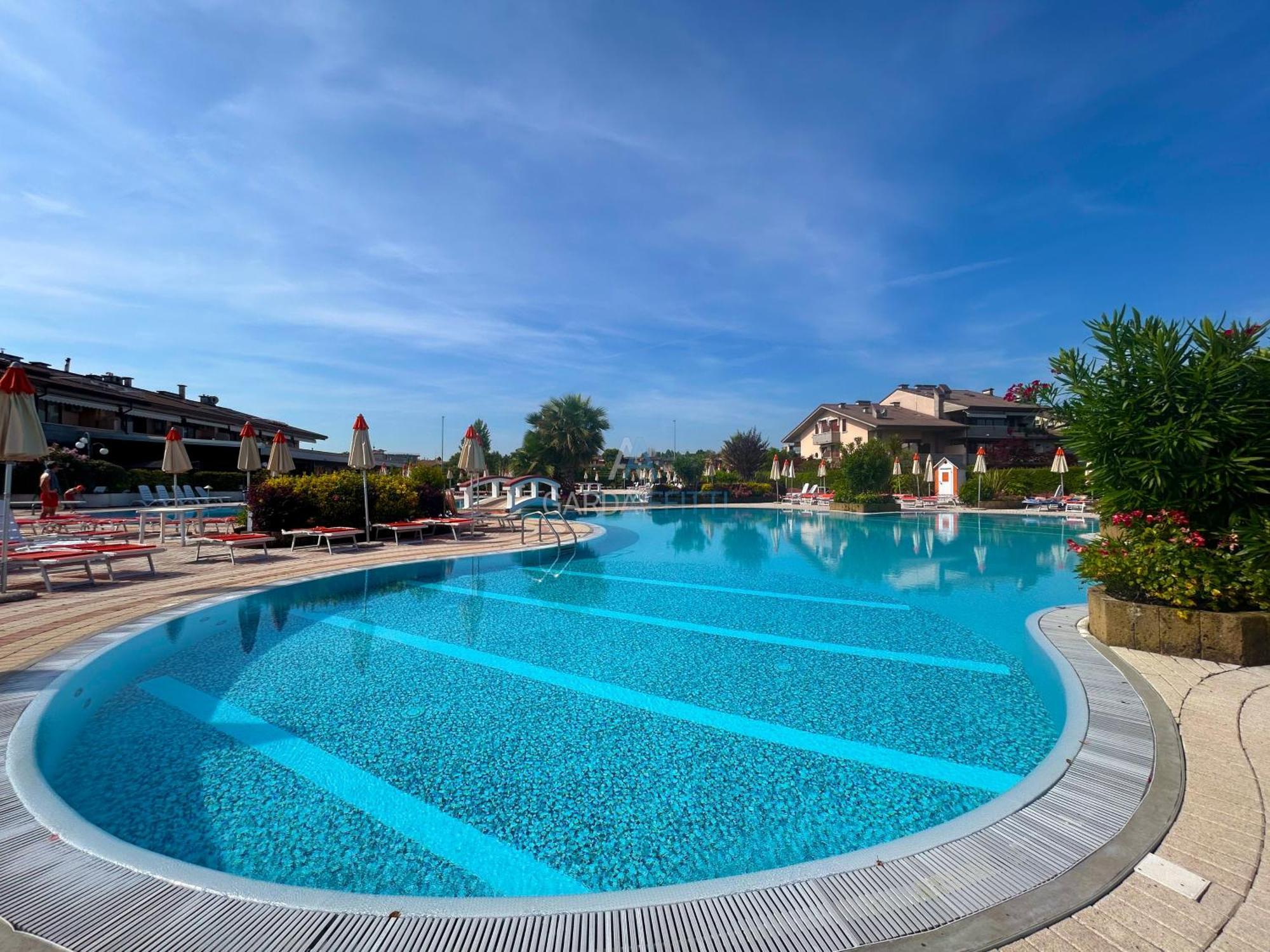 Perla Apartment - 3 Piscine E Un Bar - Desenzano Desenzano del Garda Eksteriør bilde